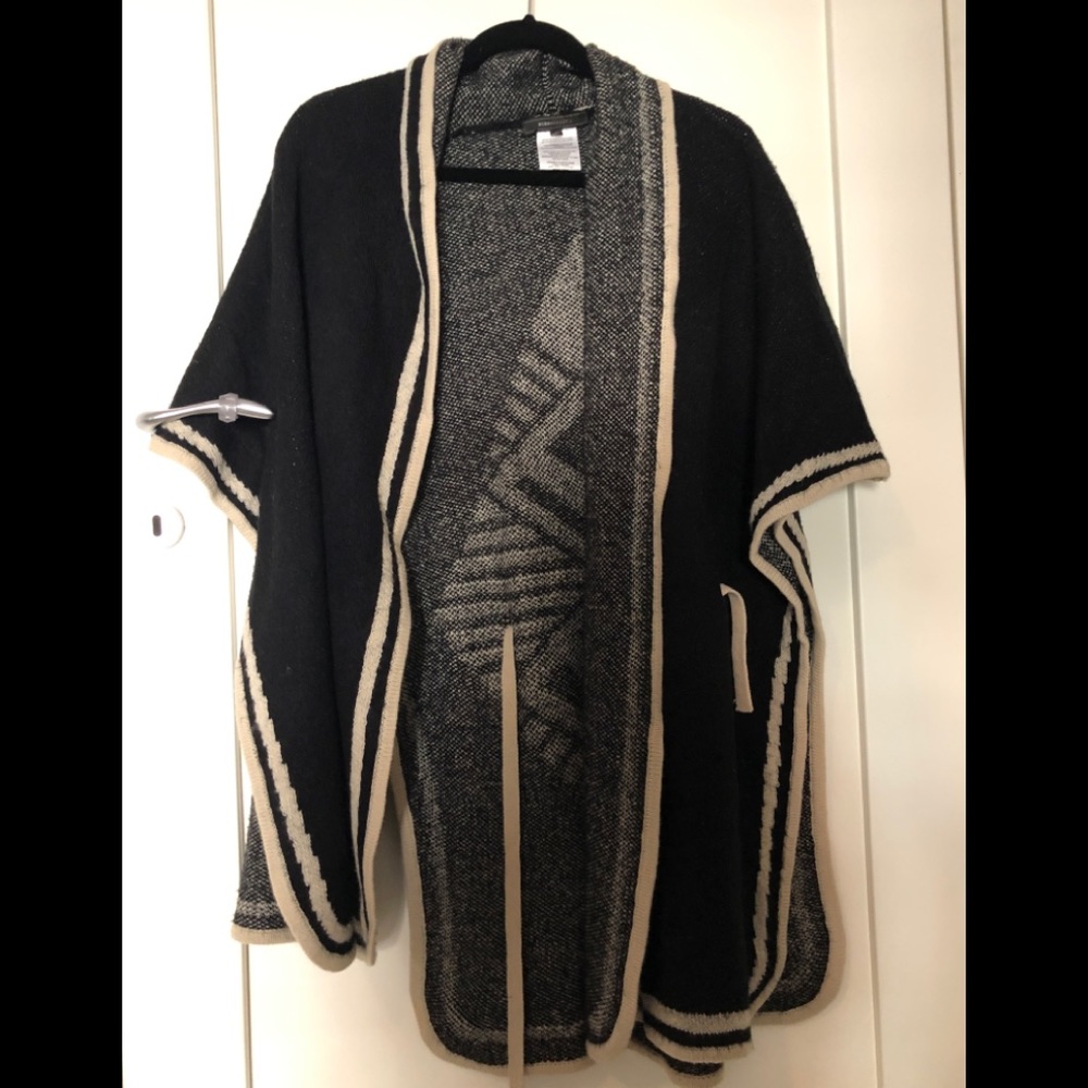 BCBG printed cape with belt